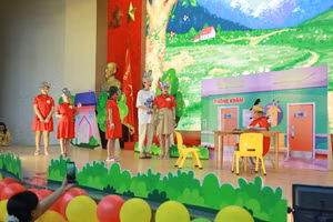 Trẻ nhỏ, học sinh được hòa mình vào sân khấu nghệ thuật.
