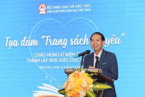 PGS.TS Nguyễn Văn Tùng, Phó tổng biên tập NXBGDVN phát biểu tại tọa đàm. 