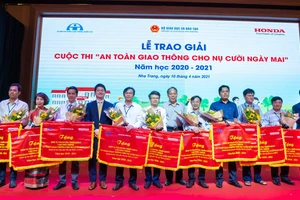 Đoàn Lào Cai nhận giải trong tại Cuộc "ATGT cho nụ cười ngày mai nưm học 2020 - 2021" quốc gia năm 2021.