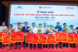 Đoàn Lào Cai nhận giải trong tại Cuộc "ATGT cho nụ cười ngày mai nưm học 2020 - 2021" quốc gia năm 2021.