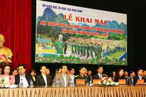 Các đại biểu tham dự Lễ khai mạc.