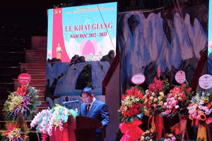 Ông Ngô Lê Thắng, Hiệu trưởng phát biểu tại Lễ khai giảng. 