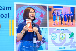 Niềm vui của nữ lãnh đạo khi có kiến thức mới về bình đẳng giới và hòa nhập.