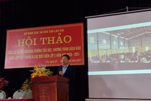 Ông Nguyễn Thế Dũng - Phó Giám đốc Sở GD&ĐT Lào Cai phát biểu tại Hội thảo.