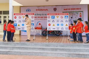 Tuyên truyền, phổ biến pháp luật cho học sinh. 