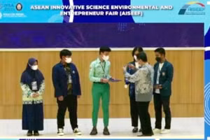 Ban tổ chức trao giải cho tác giả có dự án xuất sắc.