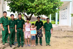 Hỗ trợ trẻ em nghèo nơi vùng cao biên giới. 