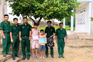 Hỗ trợ trẻ em nghèo nơi vùng cao biên giới. 