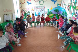 Tăng cường các điều kiện cho học sinh dân tộc. 