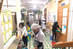 Các trường học tại Ninh Bình duy trì vệ sinh, tẩy trùng trường, lớp để phòng chống dịch Covid-19.
Ảnh minh họa