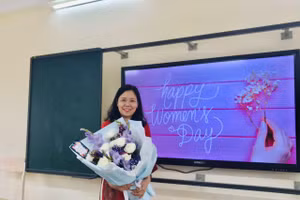 Nhà giáo ưu tú Nguyễn Hoàng Vân - Trường THPT Chuyên Lương Văn Tụy (Ninh Bình).