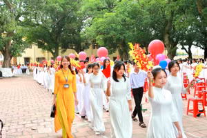 Học sinh Ninh Bình bước vào năm học mới