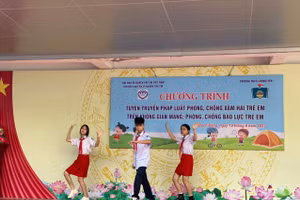 Giáo dục nhân cách bằng hoạt động trải nghiệm. 