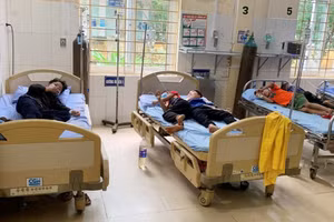 Nhiều HS phải đi cấp cứu 