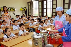 Đảm bảo vệ sinh an toàn thực phẩm trong trường học. 