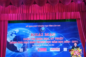 Ông Đỗ Minh Tâm - Phó Giám đốc Sở GD&ĐT Lào Cai phát biểu khai mạc cuộc thi.