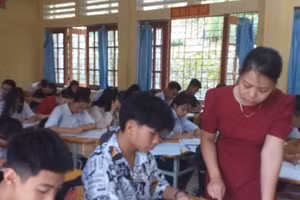 GV, HS khối 12 Trường THPT số 1 Bắc Hà (Bắc Hà - Lào Cai). Ảnh: NTCC