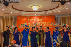 Nhiều nghệ sỹ tham gia biểu diễn tại buổi lễ. 