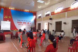 Công tác xếp lớp và bốc thăm giáo viên chủ nhiệm lớp 1 năm học 2021-2022 tại các trường diễn ra minh bạch, công khai. 