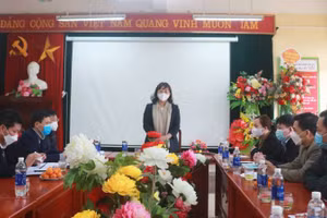 Phó Chủ tịch UBND tỉnh Lào Cai kiểm tra công tác dạy và học sau Tết tại huyện Bát Xát.