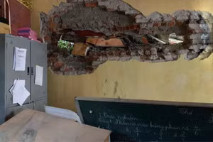 Sạt lở đất khiến một trường học ở Sa Pa bị hư hỏng nặng