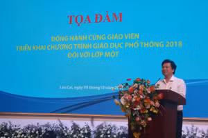 Thứ trưởng Bộ GD&ĐT Nguyễn Hữu Độ phát biểu tại tọa đàm.