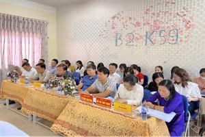 Đông đảo cán bộ quản lý, giáo viên tham dự chuyên đề.