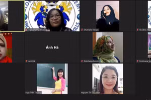 6 giáo viên thành phố Lào Cai đã được tra chứng nhận đạt thành tích cao.