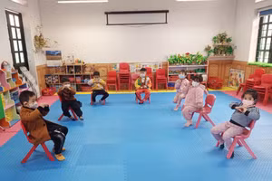 Học sinh trên địa bàn phường Kim Tân trở lại trường lớp sau nghỉ phòng, chống dịch.