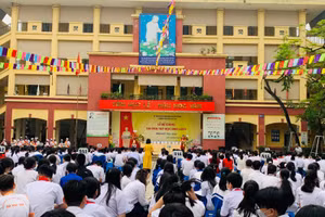 Thầy và trò Trường THCS Hà Huy Tập đã vượt qua khó khăn đạt nhiều thành tích năm học vừa qua. 