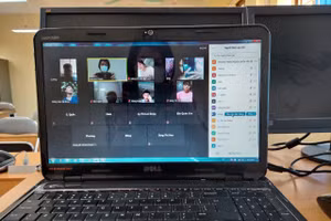 HS khối 12 trên địa bàn thành phố Lào Cai chuyển sang ôn thi trực tuyến để phòng, chống dịch. 