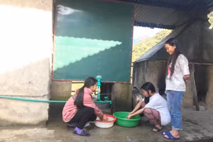 Hệ thống nước nóng miễn phí tại Trường THCS &THPT Bát Xát (Lào Cai) giúp HS đảm bảo sức khỏe và yên tâm học tập.