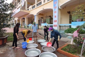 Công tác vệ sinh trường lớp được trường TH Lê Văn Tám (Lào Cai) chuẩn bị chu đáo, sẵn sàng.