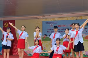 Sân khấu hóa các vấn đề cần tuyên truyền giáo dục đạo đức, lối sống học trò.