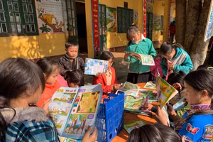 Tăng cường tiếng Việt để học sinh dân tộc vững vàng trong học tập. Ảnh Đức Trí