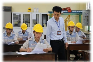 Sinh viên Trường Cao đẳng Công nghiệp Bắc Ninh với trang thiết bị học tập, thực hành hiện đại.