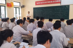 Giờ học của cô và trò Trường THPT Hương Khê (Hà Tĩnh). Ảnh: NVCC