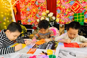 Trẻ cần được tập luyện cách giải quyết một số vấn đề cơ bản. Ảnh: TG.