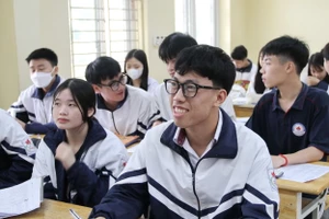 Vũ Thế Sơn và các bạn trong giờ học. Ảnh: Lan Anh