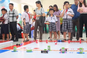 Học sinh tiểu học TP Cần Thơ tham gia Ngày hội giáo dục STEM cấp thành phố năm học 2023 - 2024. Ảnh: Q. Ngữ