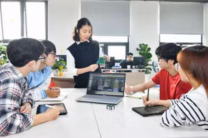 Giảng viên Đại học Bách khoa Hà Nội cùng các sinh viên. Ảnh: Website nhà trường