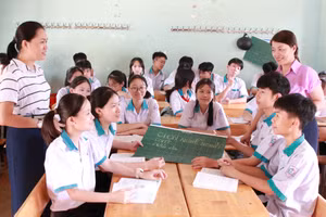 Tiết học của cô và trò Trường THCS Nguyễn Văn Trỗi, huyện Ea Kar. Ảnh: Thành Tâm