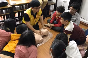 Học sinh được trang bị kỹ năng sơ cứu ban đầu sẽ tăng khả năng nhận thức về các tai nạn thường xảy ra. Ảnh minh họa.