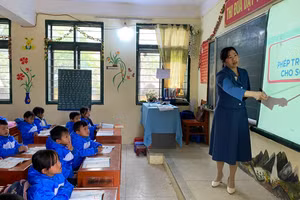 Giờ học của học sinh lớp 1, Trường PTDTBT Tiểu học Tả Ngảo.