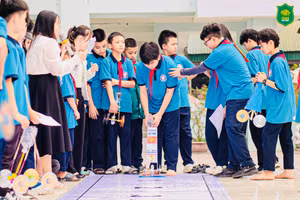 Giờ học STEM của học sinh Trường THCS Trường Thi - thí điểm mô hình trường tiên tiến - TP Vinh, Nghệ An. Ảnh: NTCC