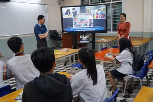 Học sinh khối 9 trải nghiệm học thử tại Trường THPT Lê Quý Đôn (Quận 3) đầu tháng 3/2024. Ảnh: Minh Anh