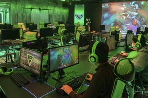 Dàn máy tính cấu hình cao tại Trường Trung học eSports, Nhật Bản. Ảnh: NYT