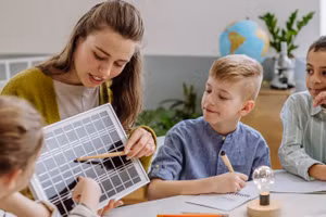 Các chương trình đào tạo giáo viên tại trường đại học Mỹ thường bao gồm khóa học lý thuyết quan trọng. Ảnh minh họa: INT