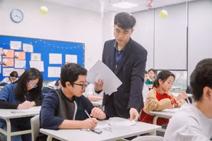 Thầy trò Phenikaa School trong giờ học. Ảnh: NTCC