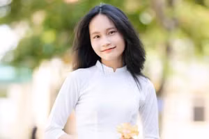 Phạm Ngọc Anh - sinh viên năm nhất, ngành Thương mại điện tử, Trường ĐH Thương mại. Ảnh: NVCC